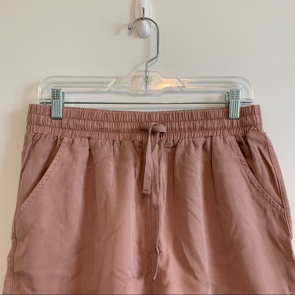 Universal Threads Lightweight Mauve Cuffed Dress Shorts, Size Small - Picture 2 of 3
